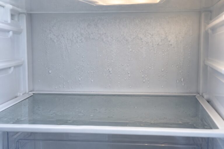 В холодильнике Miele появилась наледь или много конденсата