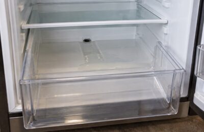 Вода внутри холодильника Miele или под ящиками: что проверить